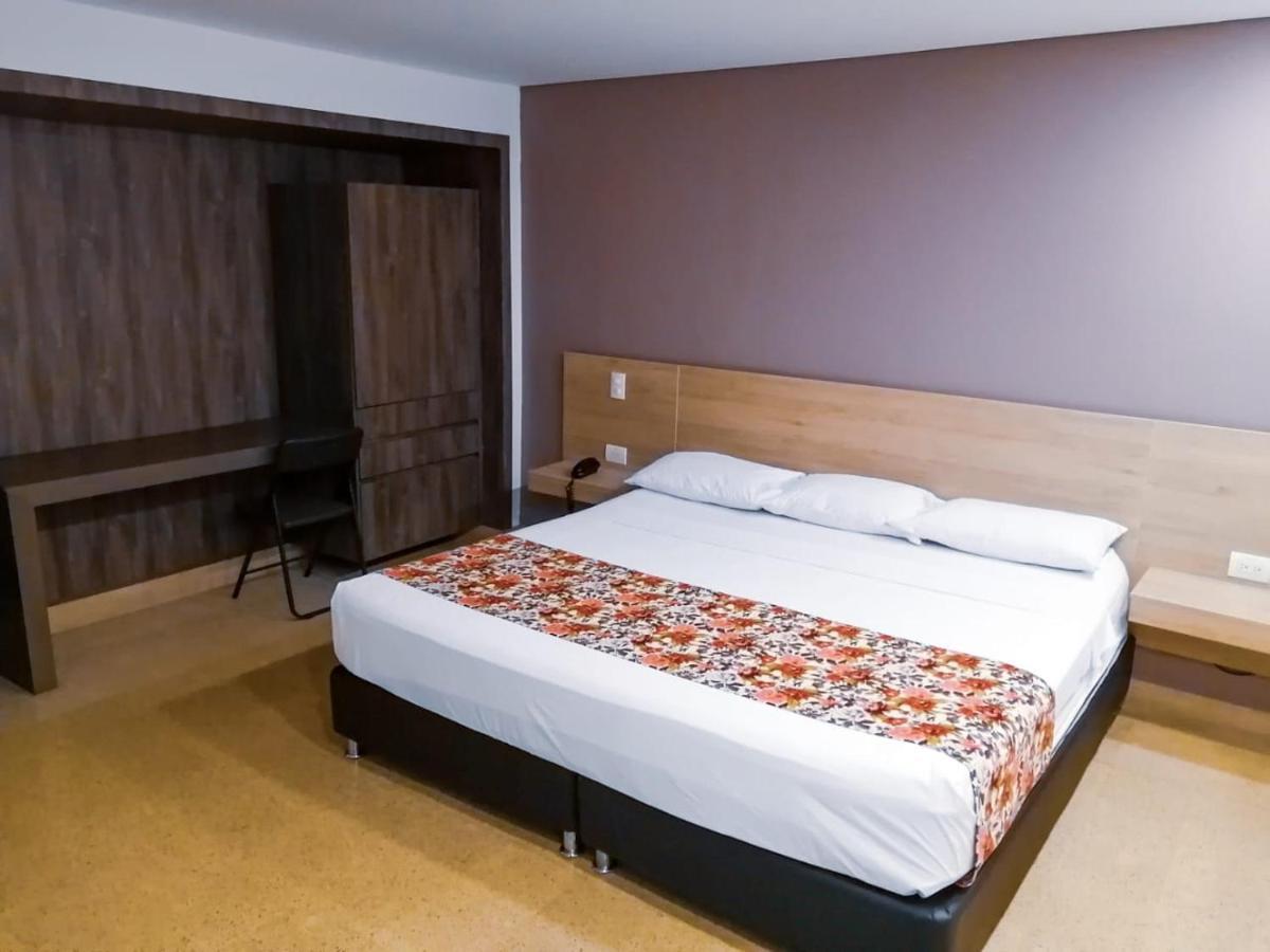 Hotel Poma Rosa メデジン エクステリア 写真
