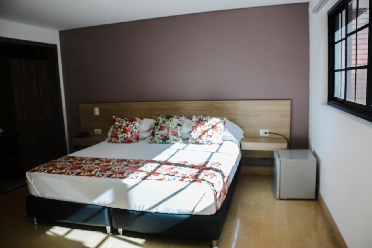 Hotel Poma Rosa メデジン エクステリア 写真
