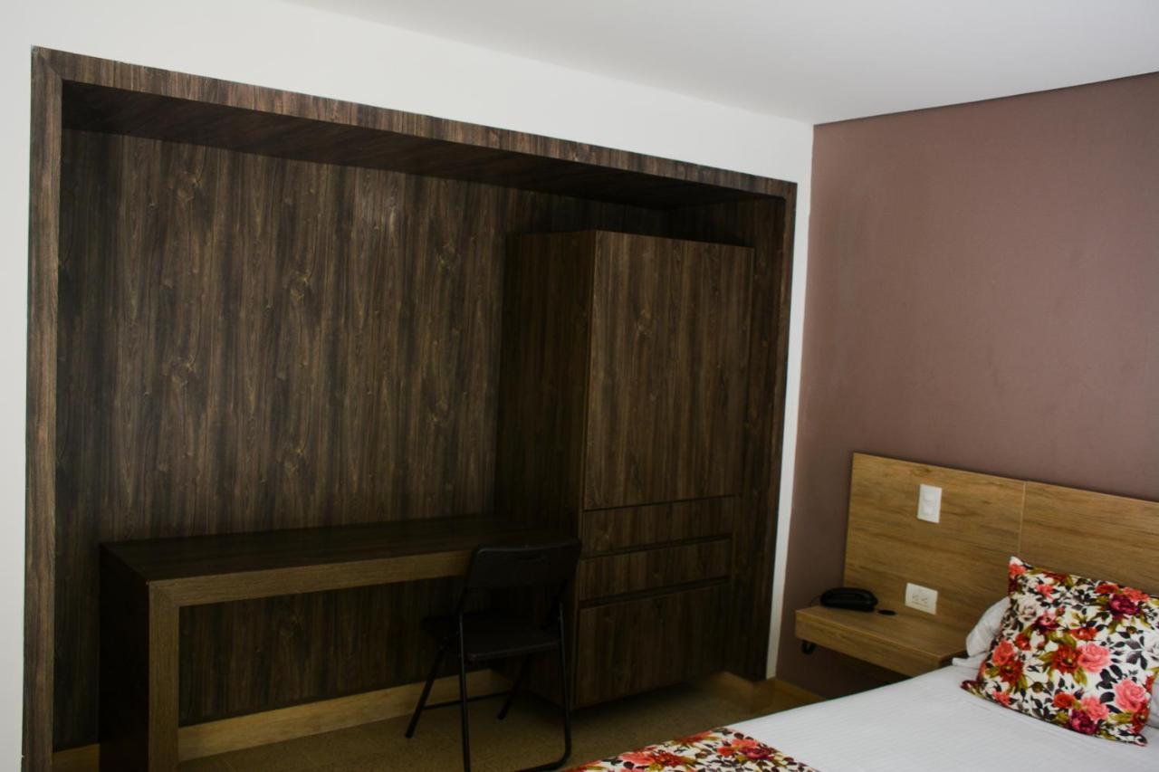 Hotel Poma Rosa メデジン エクステリア 写真